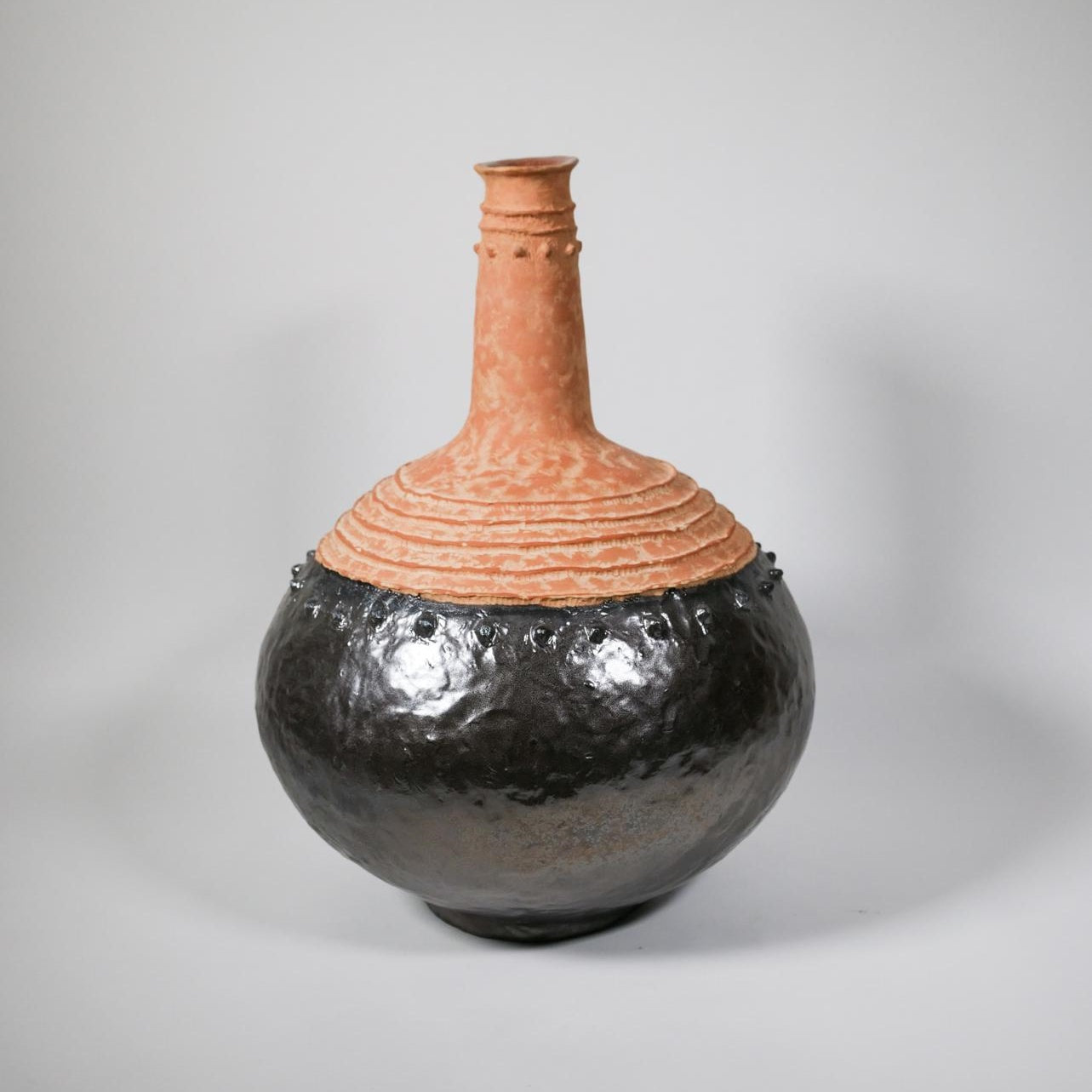 Vază „Pământ și Metal”