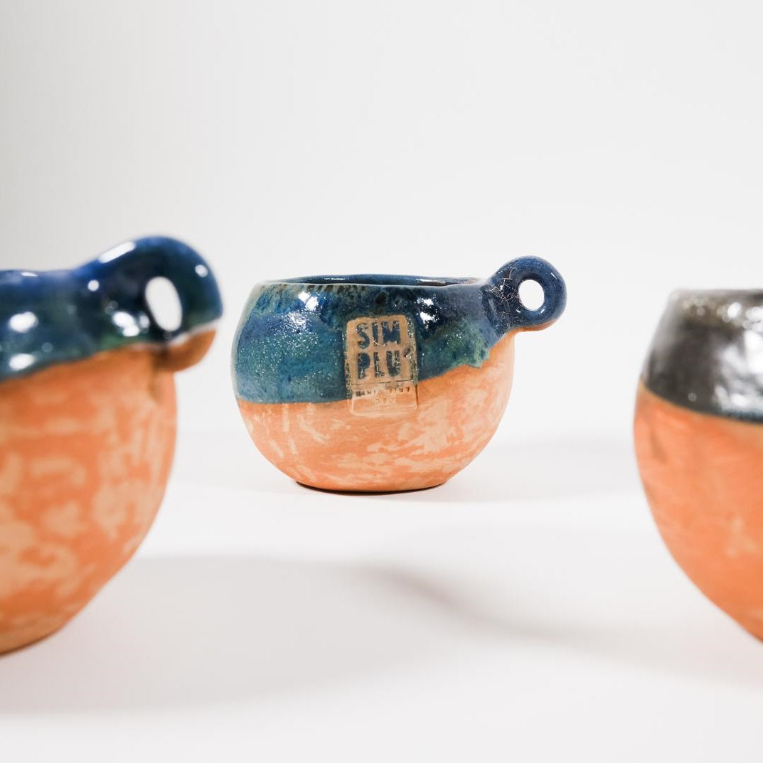 Cană ceramică glazurată – Albastru ocean & lut natura