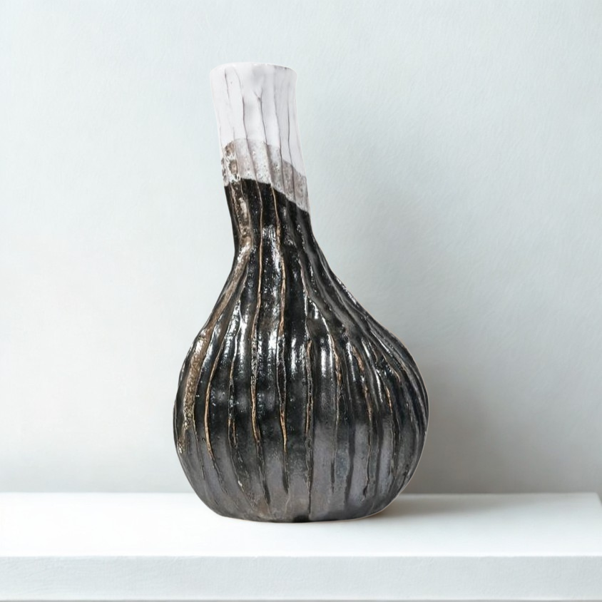 Vază ceramică „Eleganță Minerală”