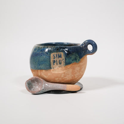 Cană ceramică glazurată – Albastru ocean & lut natura