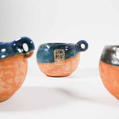 Cană ceramică glazurată – Albastru ocean & lut natura