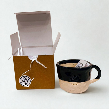 Cană ceramică glazurată „Black & White Harmony”