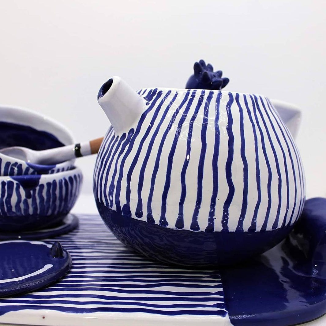 Set de ceai „Valuri Albastre” – ceainic cu 2 cești, suporturi și tavă