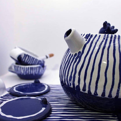 Set de ceai „Valuri Albastre” – ceainic cu 2 cești, suporturi și tavă