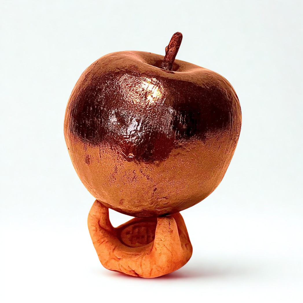Sculptură ceramică „Măr de Cupru”